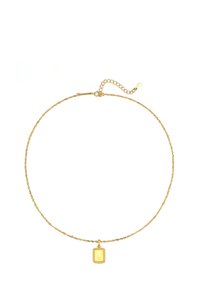 Collier en chaîne torsadée dorée avec un pendentif rectangulaire à surface texturée. Longueur ajustable avec un fermoir et une chaîne d'extension.