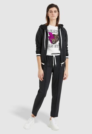 Trousers - black varied