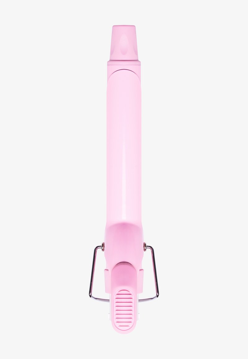 Appareil à boucler les cheveux rose avec une finition lisse et brillante. Il présente une forme cylindrique, une tête amovible et une prise texturée.