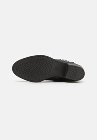 Marco Tozzi Stiefel - black