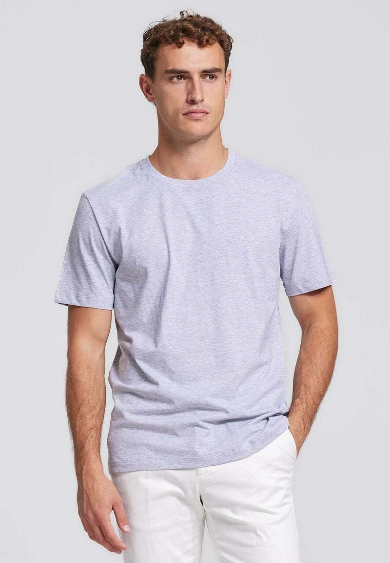 Grijze katoenen t-shirt met korte mouwen, ronde hals, en een relaxte pasvorm, met een gladde textuur en subtiel gemêleerd patroon.