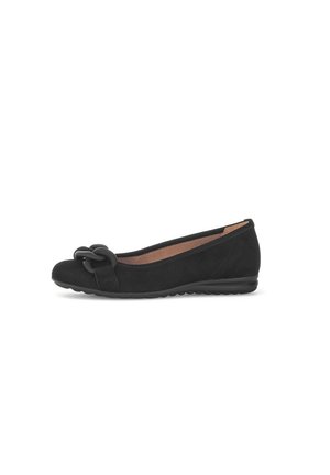 Schwarze Wildleder-Ballettschuhe mit runder Zehenpartie, ausgestattet mit einem Knotenakzent an der Vorderseite und einer niedrigen, flexiblen Sohle für Komfort.