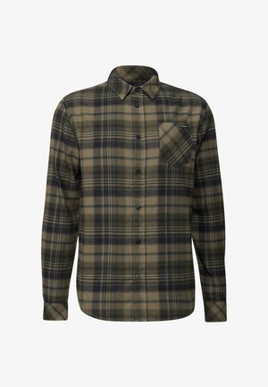 Camicia in flanella a quadri verdi con maniche lunghe, colletto button-down, taschino singolo sul petto e bottoni neri; presenta tonalità variabili di verde e blu.