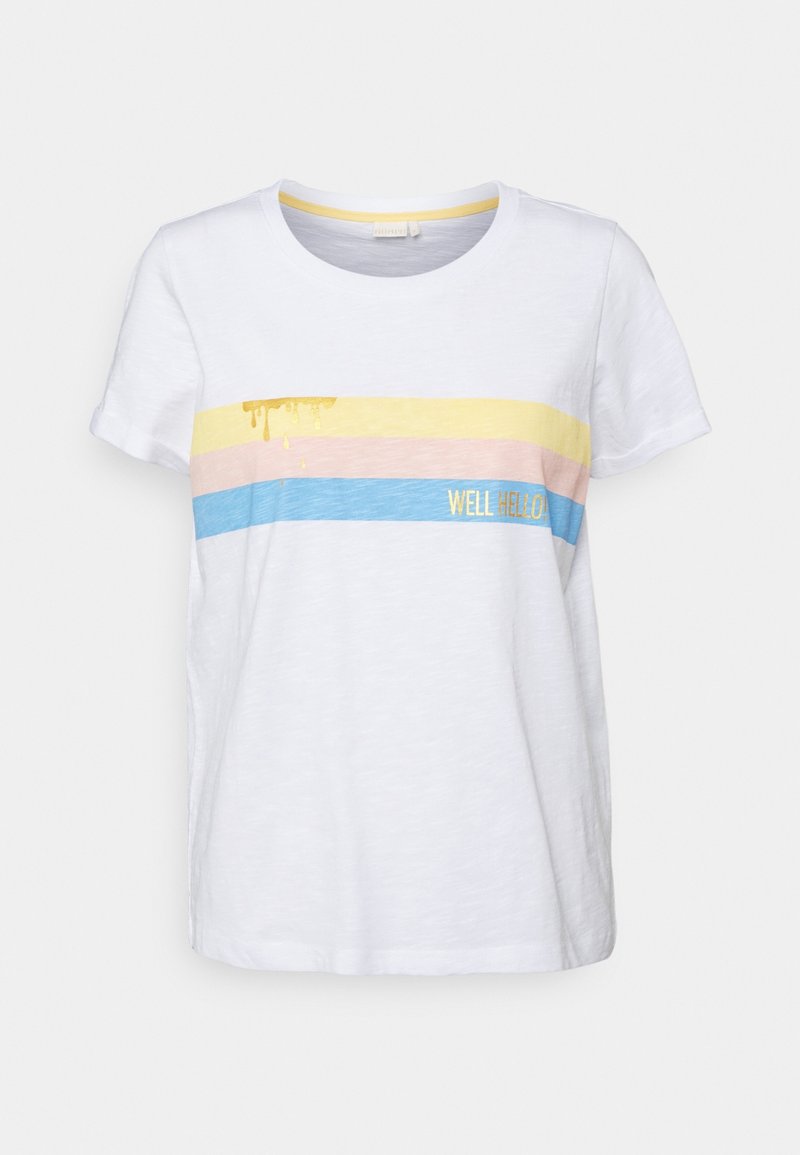T-shirt en coton blanc à manches courtes, avec des rayures horizontales jaunes, roses et bleues, et le texte "WELL HELLO !" en doré.