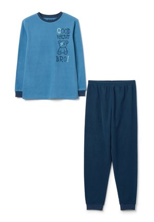 Blaues Pyjama-Set mit einem Langarmoberteil, das den Text "GUTE NACHT BRO!" und eine Teddy-Grafik zeigt, kombiniert mit dunkelblauen Hosen. Weicher Stoff.