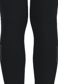 Zwarte sportleggingen met een gladde textuur, een aansluitend ontwerp, kniedeeldetails en reflecterende accenten met het logo "ENDURANCE".