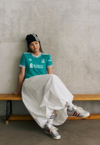 adidas Originals LIVERPOOL FC 25/26 THIRD JERSEY CROP - Športne kratke hlače - sea green