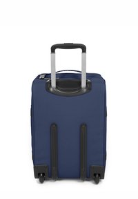 Valigia blu navy con ruote, dotata di manico estraibile, texture liscia, due ruote in plastica nera e dettagli neri alla base.