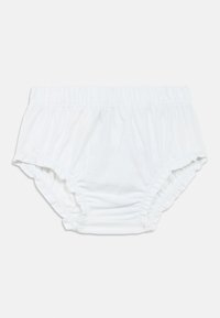 Culottes en coton blanc avec ceinture élastique froncée et ourlets des jambes, offrant une texture lisse et un design simple et classique.