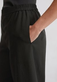 Thumbnail Image 4