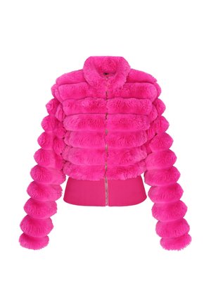 Giacca in pelliccia sintetica di un vivace rosa, con un design a segmenti e morbido, chiusura con zip e orlo aderente. Maniche lunghe e arrotondate con una finitura testurizzata.