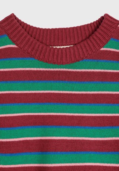 Strickpullover mit geripptem Rundhalsausschnitt, mit horizontalen Streifen in Weinrot, Grün, Blau und Rosa. Weiche Textur mit lässigem Design.