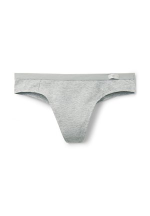 String gris clair en coton avec une bande douce, des bords sans coutures et une texture lisse. Design minimaliste avec une petite étiquette de marque sur le côté gauche.