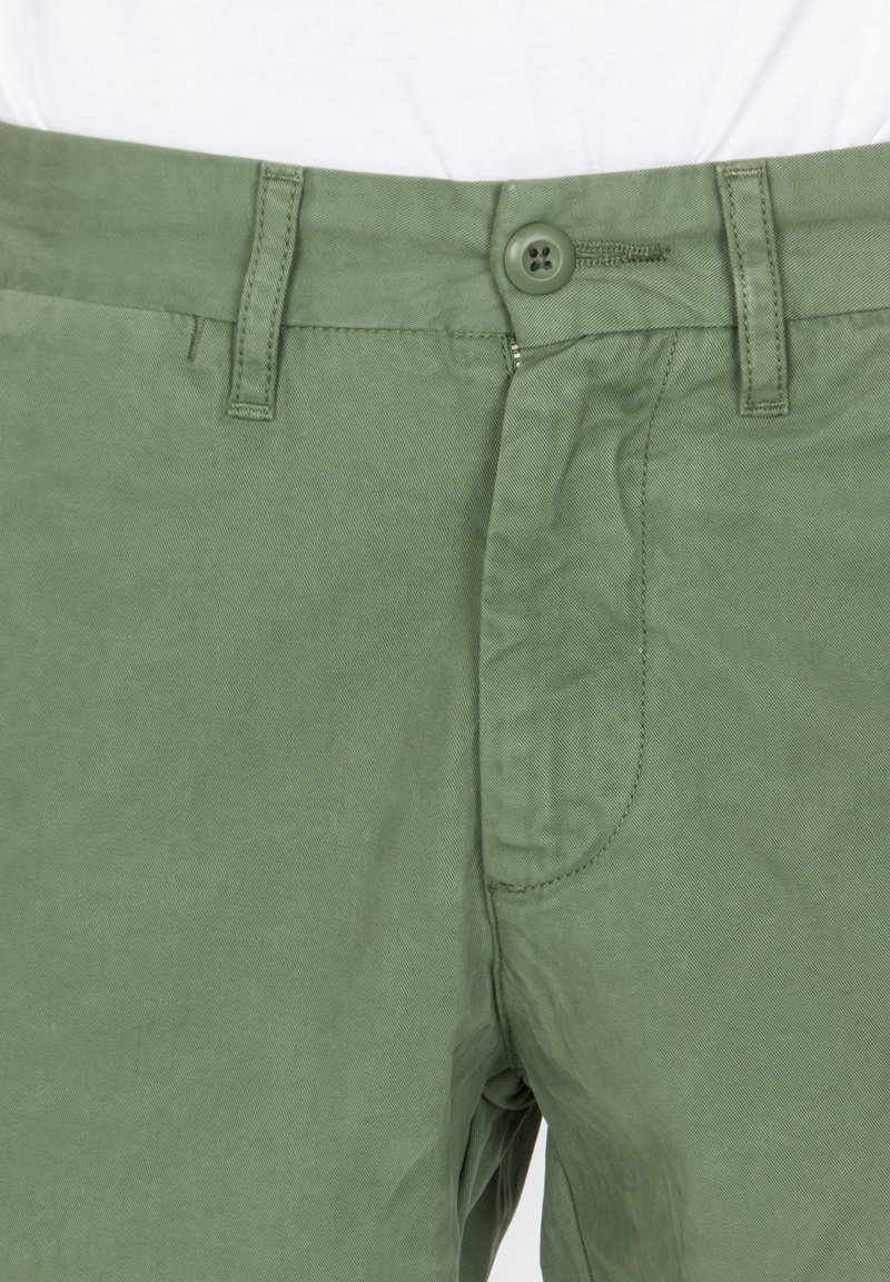 Herren Chino Shorts | Carhartt WIP JOHNSON SHORT MIDVALE Shorts dollar green/grün - VO35448 Herren Chino Shorts | Carhartt WIP JOHNSON SHORT MIDVALE Shorts dollar green/grün - VO35448