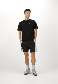 Puma JAWS CORE - Základné tričko - puma black