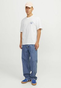 Jack & Jones JORFRUTTI TEE CREW NECK  - Print T-shirt - bright white
