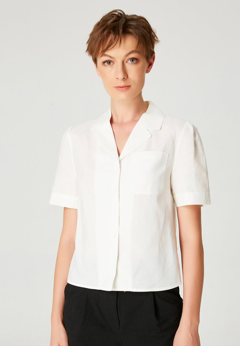 Chemise manches courtes avec broderies BLANC – Algérie