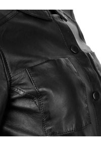 Maze Skinnjacka - black