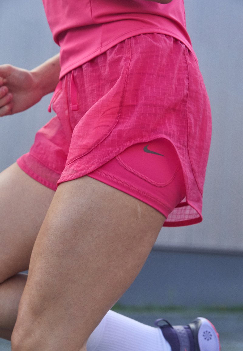 Nike Performance Sportiniai šortai - aster pink