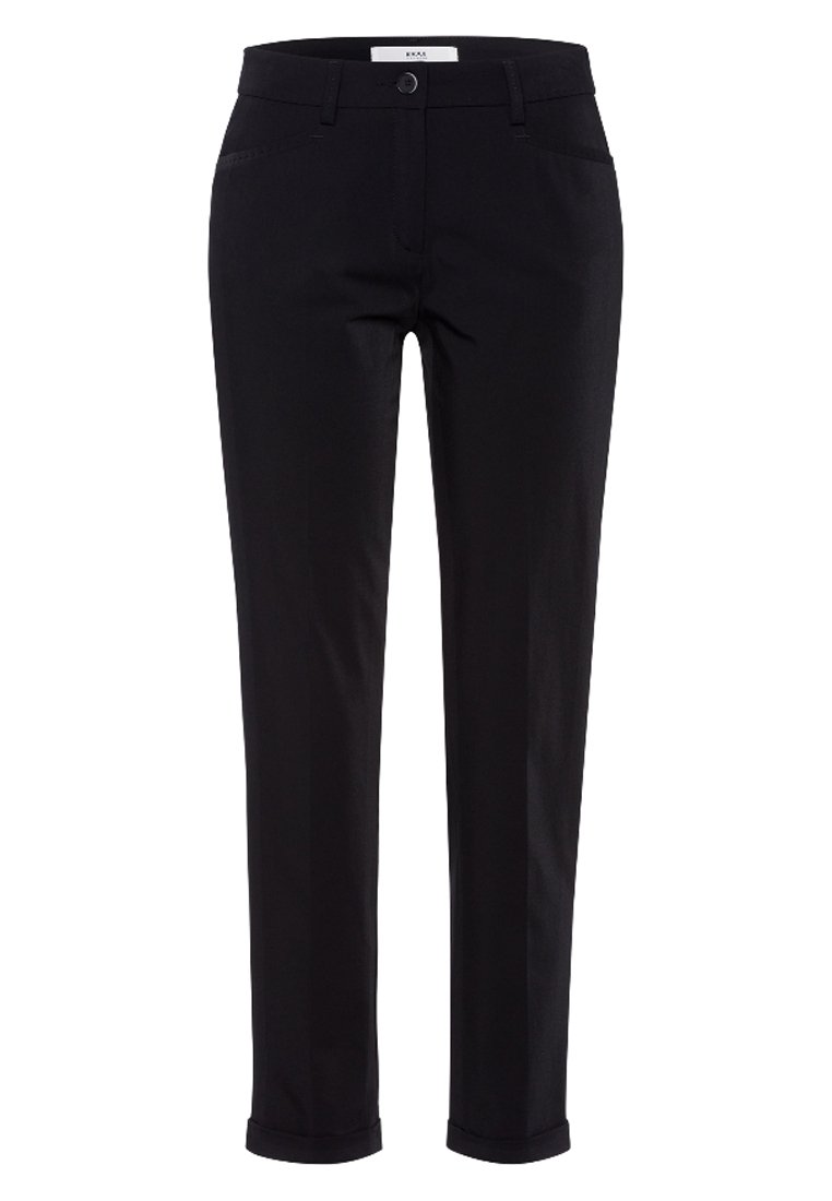 Černé kalhoty s přiléhavým střihem, vyrobené z hladké látky. Mají zapínání na knoflík, poutka na opasek a dvě přední kapsy.