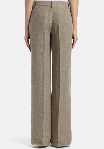 Svijetlosmeđe široke hlače od teksturiranog tkanja. Imaju ravni kroj s visokim strukom i suptilnim naborima.