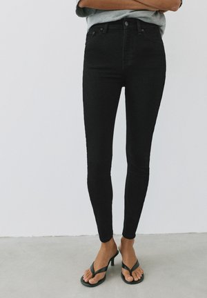 PULL&BEAR, HIGH-WAIST SKINNY FIT JEANS - Jeans Skinny - black