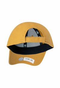 Gelbe Baseballmütze mit schwarzem Innenfutter, verstellbarem Riemen hinten und Barcode-Aufkleber auf dem Schirm.