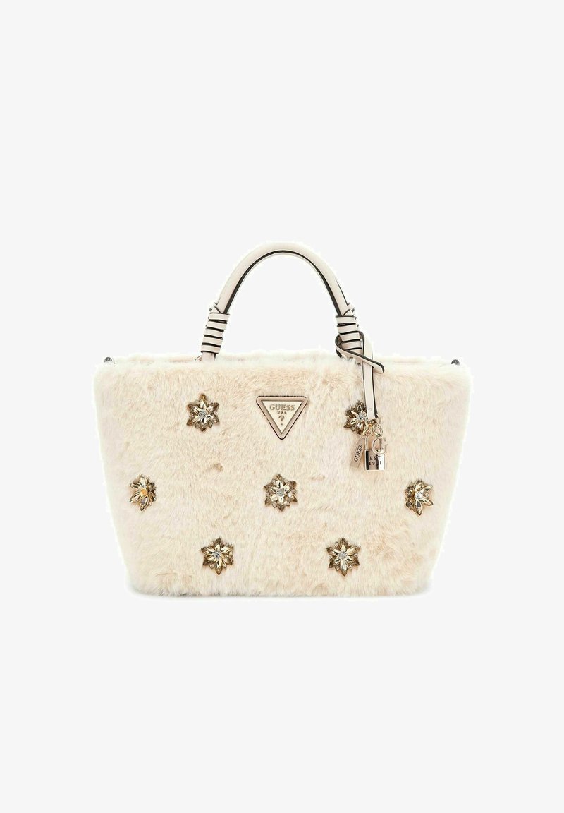 Borsa a tracolla in pelliccia artificiale crema con decorazioni floreali, accessori in argento e una placca con il logo. Presenta una forma strutturata e manici doppi.