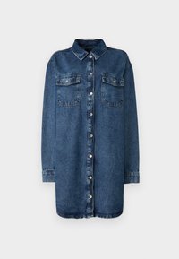 Camicia in denim di colore blu scuro, con colletto, chiusura frontale con bottoni, due tasche sul petto e maniche lunghe con polsini abbottonati.