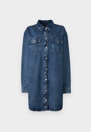 Denim shirt in dark blue, featuring a collar, front button closure, two chest pockets, and long sleeves with buttoned cuffs.