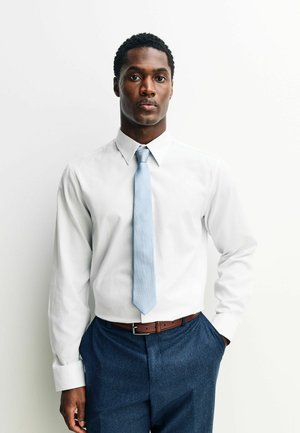 REGULAR FIT - TEXTURED LONG SLEEVE WITH TRIM - Hemd - white