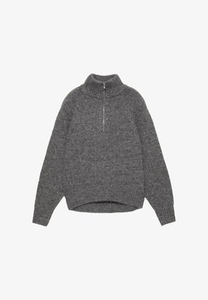 Pulover gri tricotat, cu guler înalt și fermoar pe jumătate. Are croială lejeră și tiv cu refileuri, realizat dintr-un amestec moale de lână.