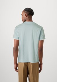 Guess Jeans SCRIPT - Lihtne T-särk - azure laguna