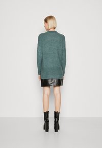 Vero Moda VMLEFILE BOXY NOOS - Jumper - dark forest melange