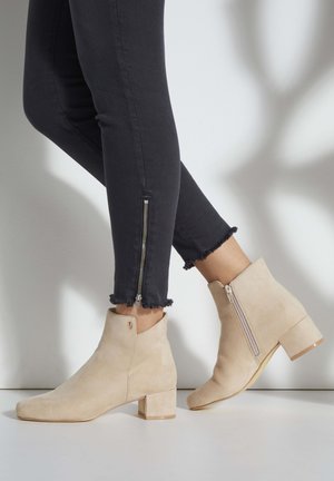 LASCANA Classic ankle boots - beige