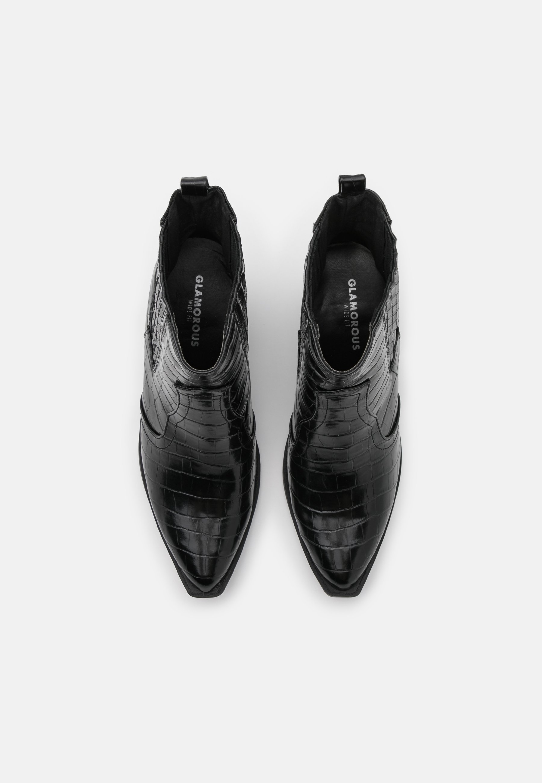 wide fit mens football boots