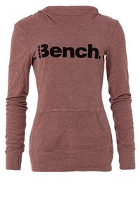 Sweat à capuche bordeaux manches longues avec poche kangourou à l'avant et logo noir "Bench." sur la poitrine.