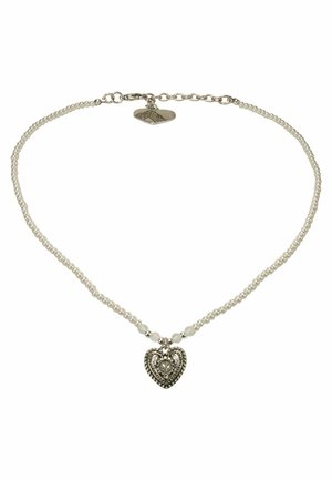 Collier délicat en perles avec un pendentif en argent en forme de cœur présentant des motifs complexes et une petite pierre centrale, ainsi qu'un fermoir réglable pour chaîne.