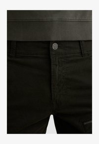 Επιλέχθηκε, black