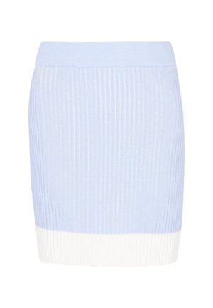 Lyseblå ribstrikket mininederdel med en bredere hvid bundkant. Stoffet har en blød struktur og et tætsiddende design.