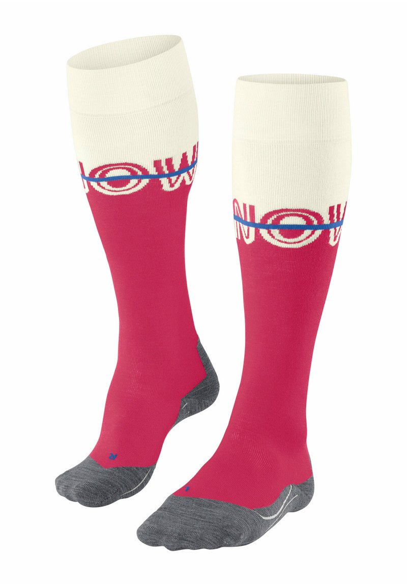 Calze al ginocchio di un brillante colore rosa con una fascia bianca e blu a contrasto che presenta del testo. Soletta grigia con tallone e punta rinforzati.