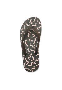 Flip-flop med en sort mønstret sål med pink zigzag-linjer; mørkebrune gummistropper; struktureret fodseng for greb.