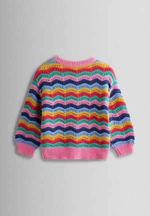 Többszínű kötött pulóver hullámos mintával rózsaszín, kék, zöld és sárga színekben. Kerek nyakkivágással és bordázott mandzsettával.
