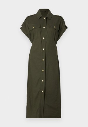 Olijfgroen midi shirtjurk met korte mouwen, twee voorzakken, gouden knopen en een kraaghalslijn. Soepel, lichtgewicht stoffen.