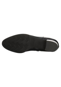 Suela de zapato negra con patrón de relieve ondulado y acentos texturizados. Acabado suave con tacón ligeramente elevado y superposición de agarre de goma en la puntera.