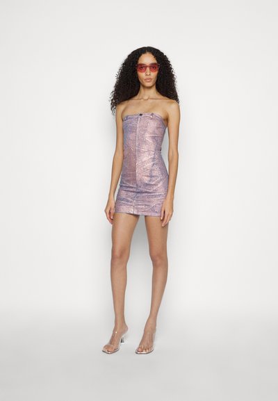 Sinead Gorey DISTRESSED PATCHWORK POCKET MINIDRESS WITH ZIP UP FRONT - Robe en jean - pink