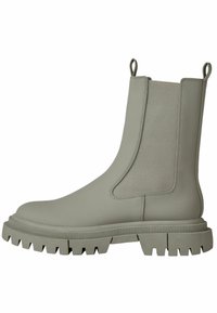Matná šedá vysoká Chelsea bota s robustní podrážkou, elastickými bočními panely a poutky na přední i zadní straně.