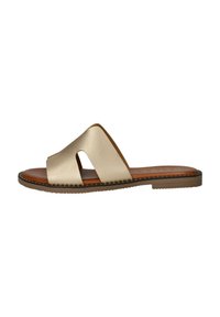 Gouden metallic slide-sandaal met een open teen ontwerp, voorzien van twee brede banden en een bruine gestructureerde binnenzool. Vlakke zool met decoratieve stiksels.