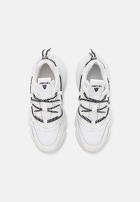 Marc Cain White TrainersWith Pink LB SH.17 J06 292