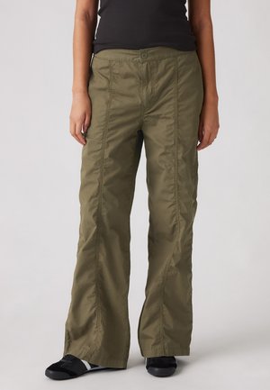 BAGGY PARACHUTE - Trousers - ivy green